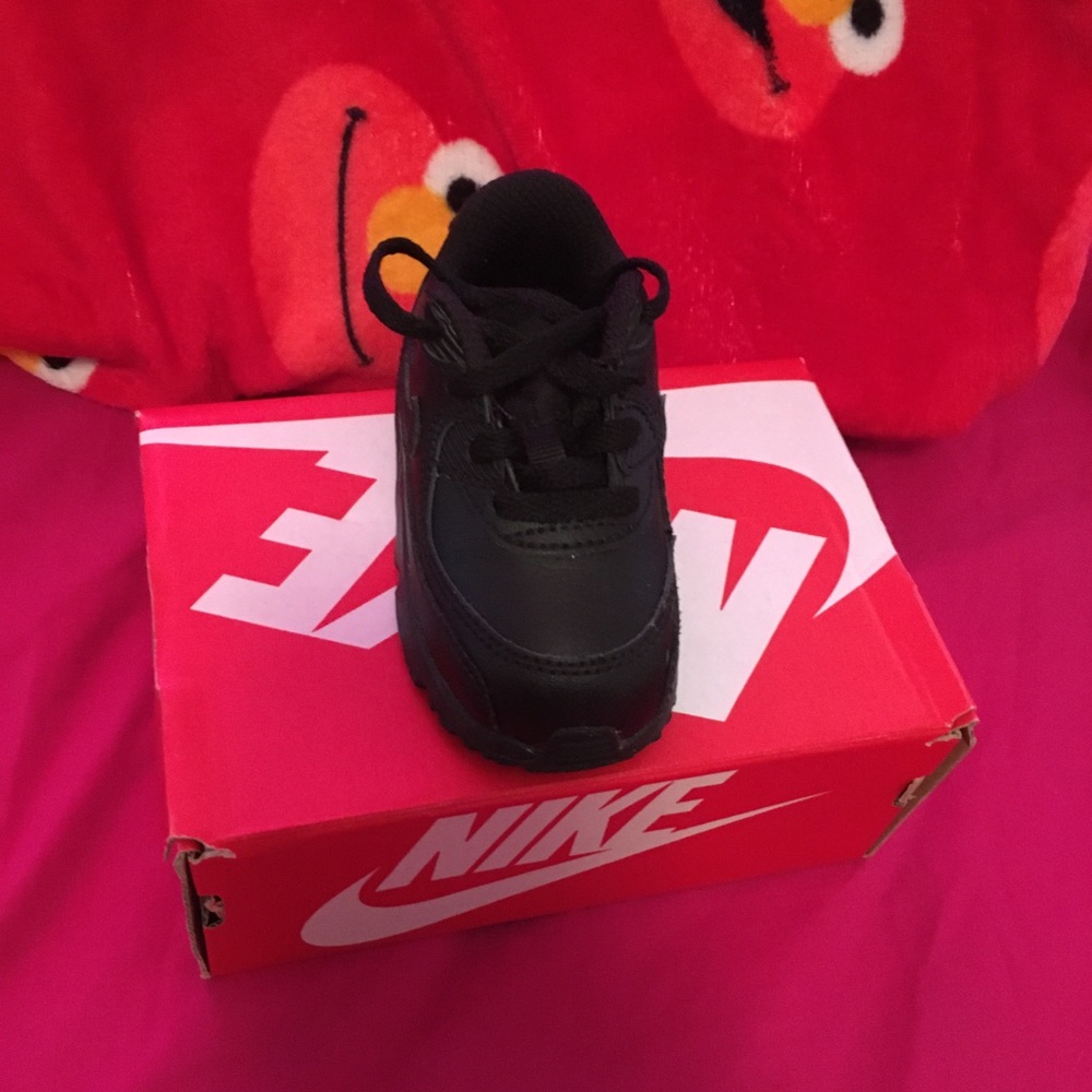 Nike Air Max 90s - Picture 2 of 5